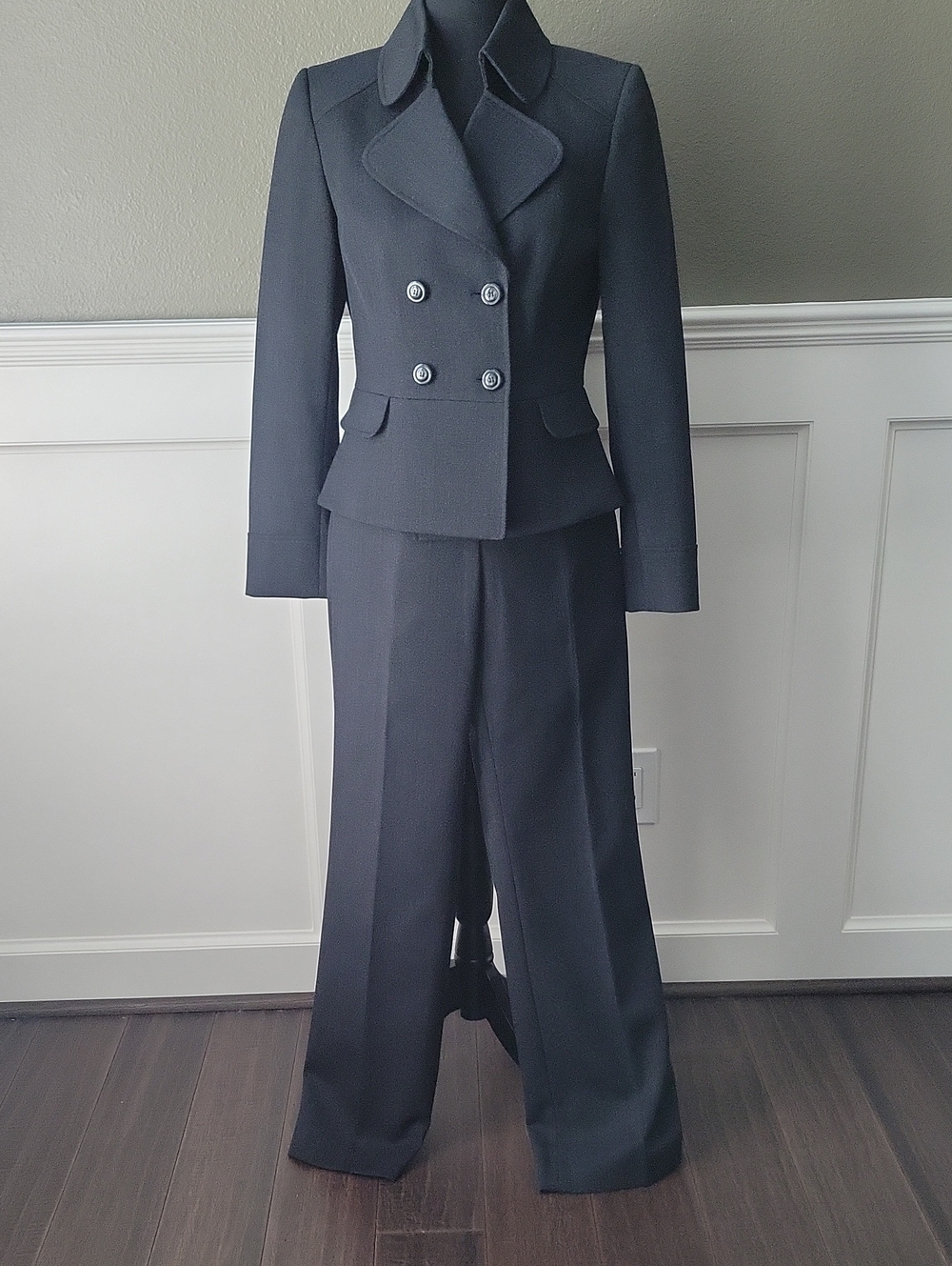Tailored Black Women's Wide-Leg Pantsuit with Peplum Jacket
